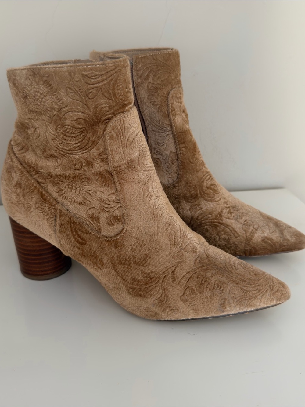 Coconuts by Matisse Alana Natural Floral Jacquard Velvet Ankle Boots 8.5